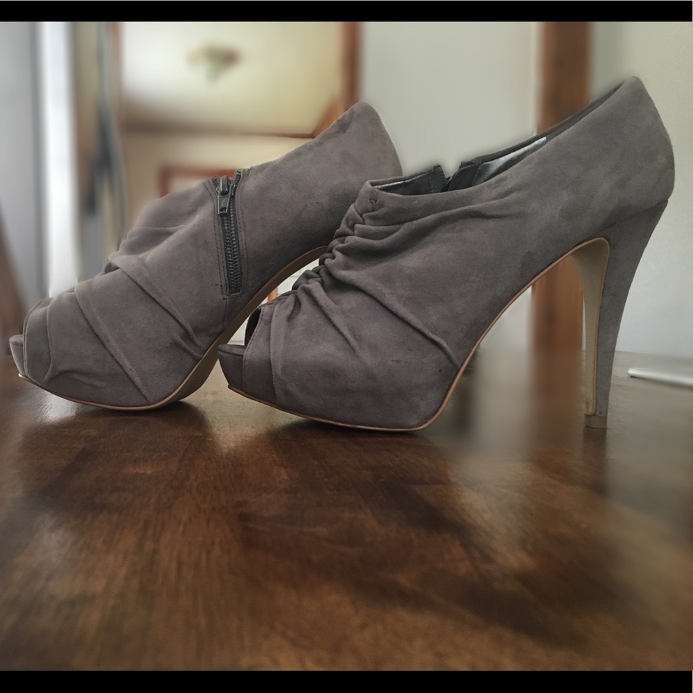 Marc Fisher faux suede high heels. 🔥🔥